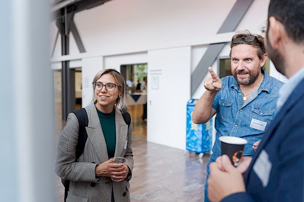 Eventfotograf Bern: Ich fotografiere nicht nur Leute – ich fotografiere Geschichten. Hier: drei, die gerade eine schreiben.